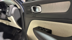 Volvo XC40 2.0 B4P Ultra Bright 5dr Auto Petrol Estate